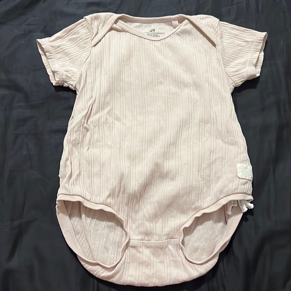 Baby girl, pink onesie, H&M, size 6 months